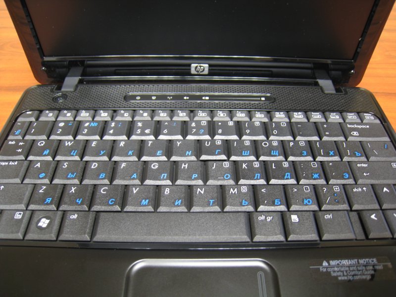 HP Compaq 2230s — blue letters